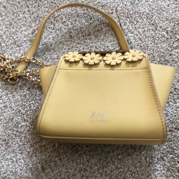 Cross body - Picture 2 of 5